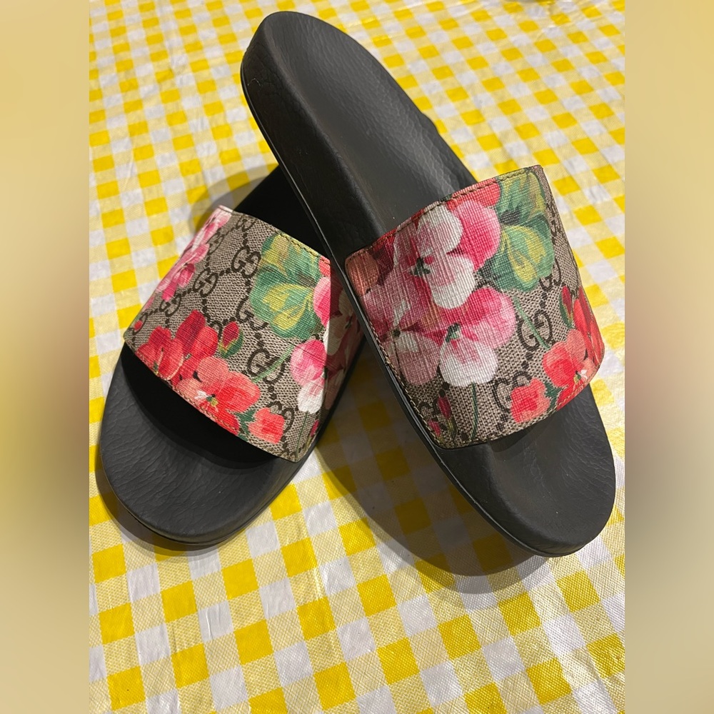 Authentic Gucci Bloom Supreme floral slide sandals